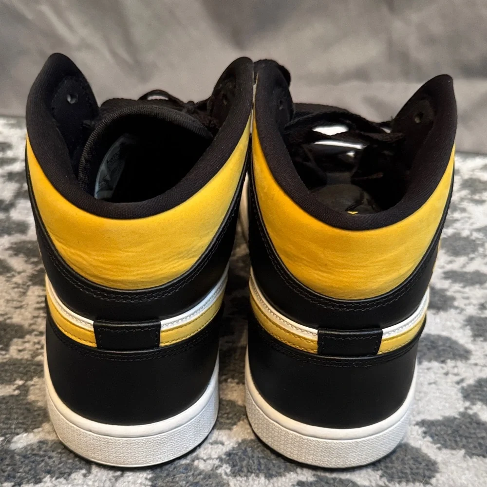 Nike Men's Black and Yellow Jordan - Picture 5 of 7